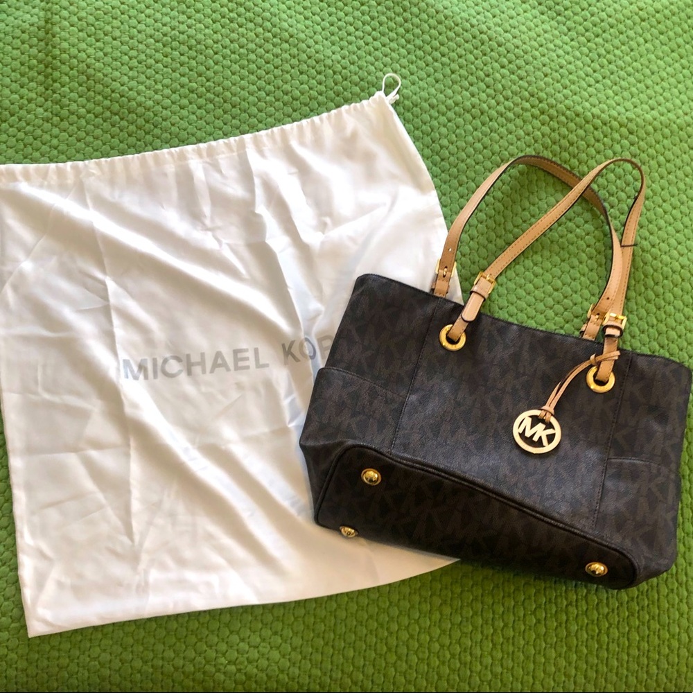 Michael Kors Signature Tote in Brown w/ Duster